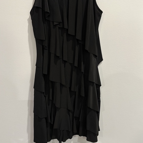 Fun little black dress - Picture 2 of 6